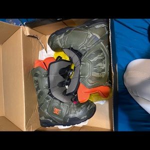 brand new snow boots